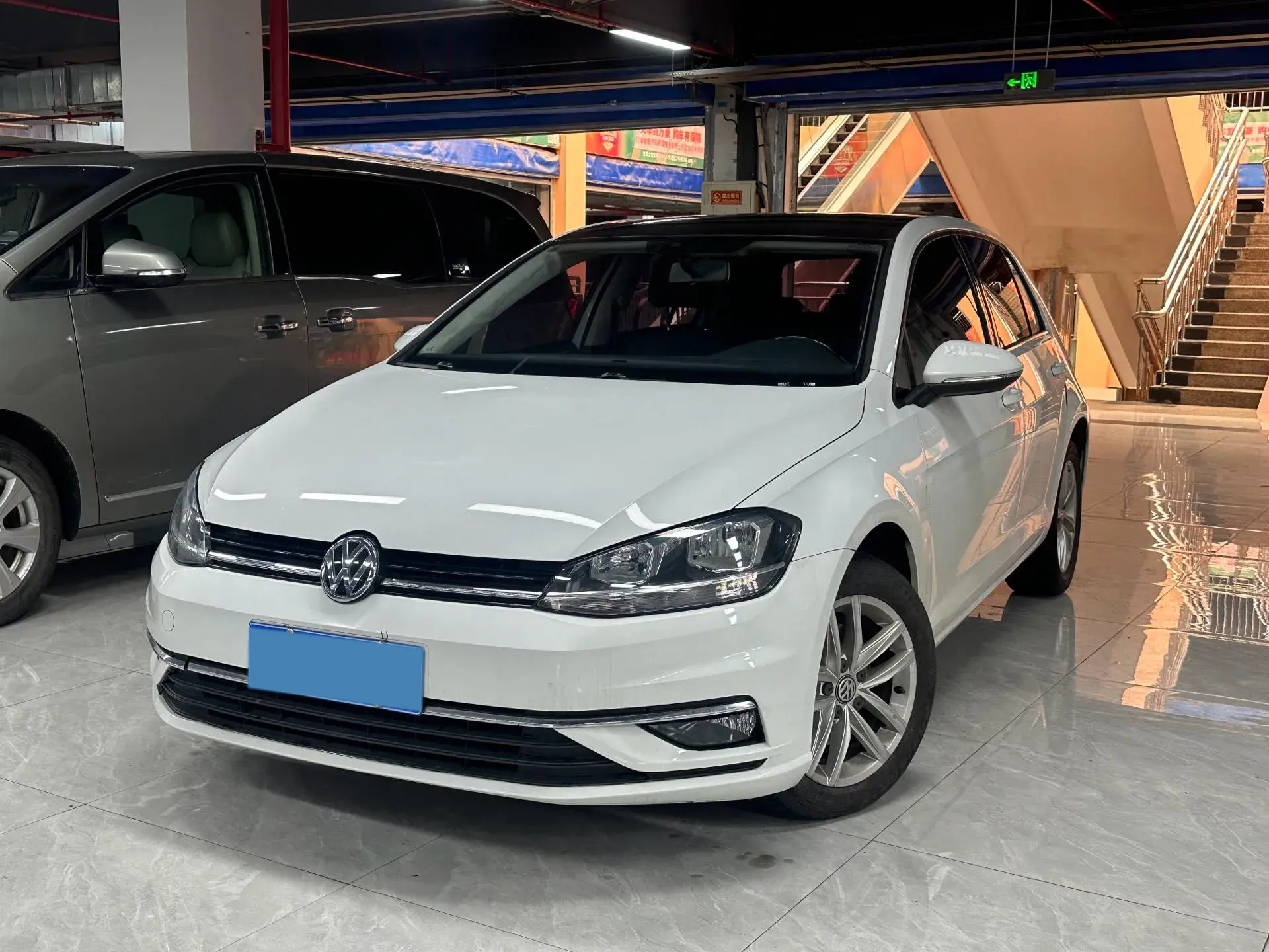2018 VOLKSWAGEN GOLF view 1
