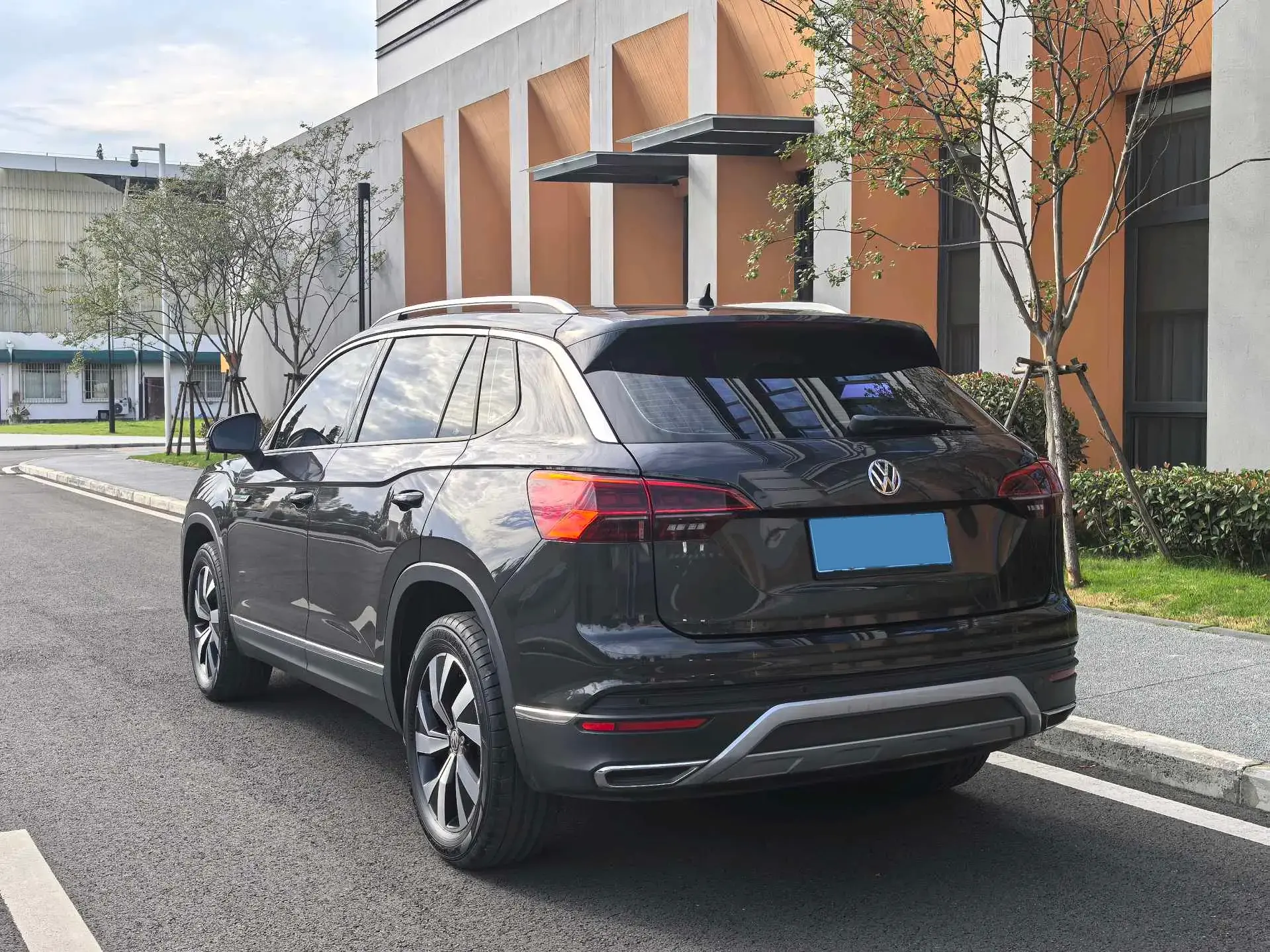 2020 VOLKSWAGEN TAYRON thumbnail 4