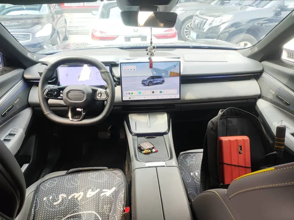 2025 LYNK&CO 08 thumbnail 3