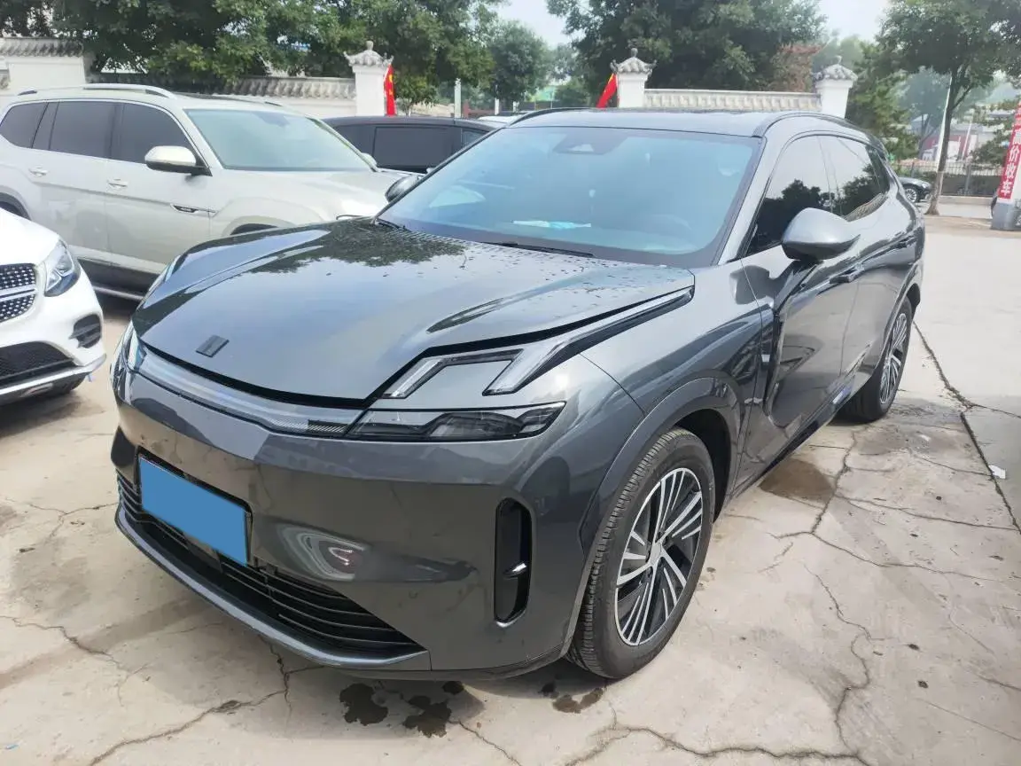 2025 LYNK&CO 08 view 1