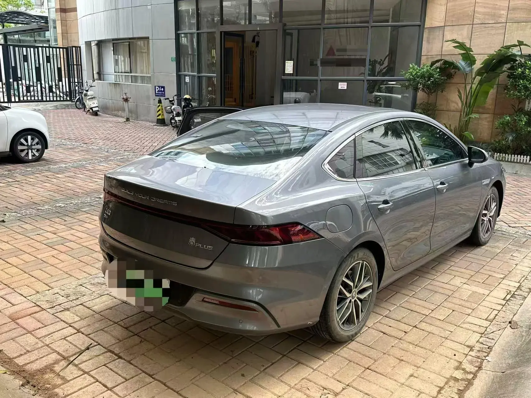 2021 BYD QIN thumbnail 2