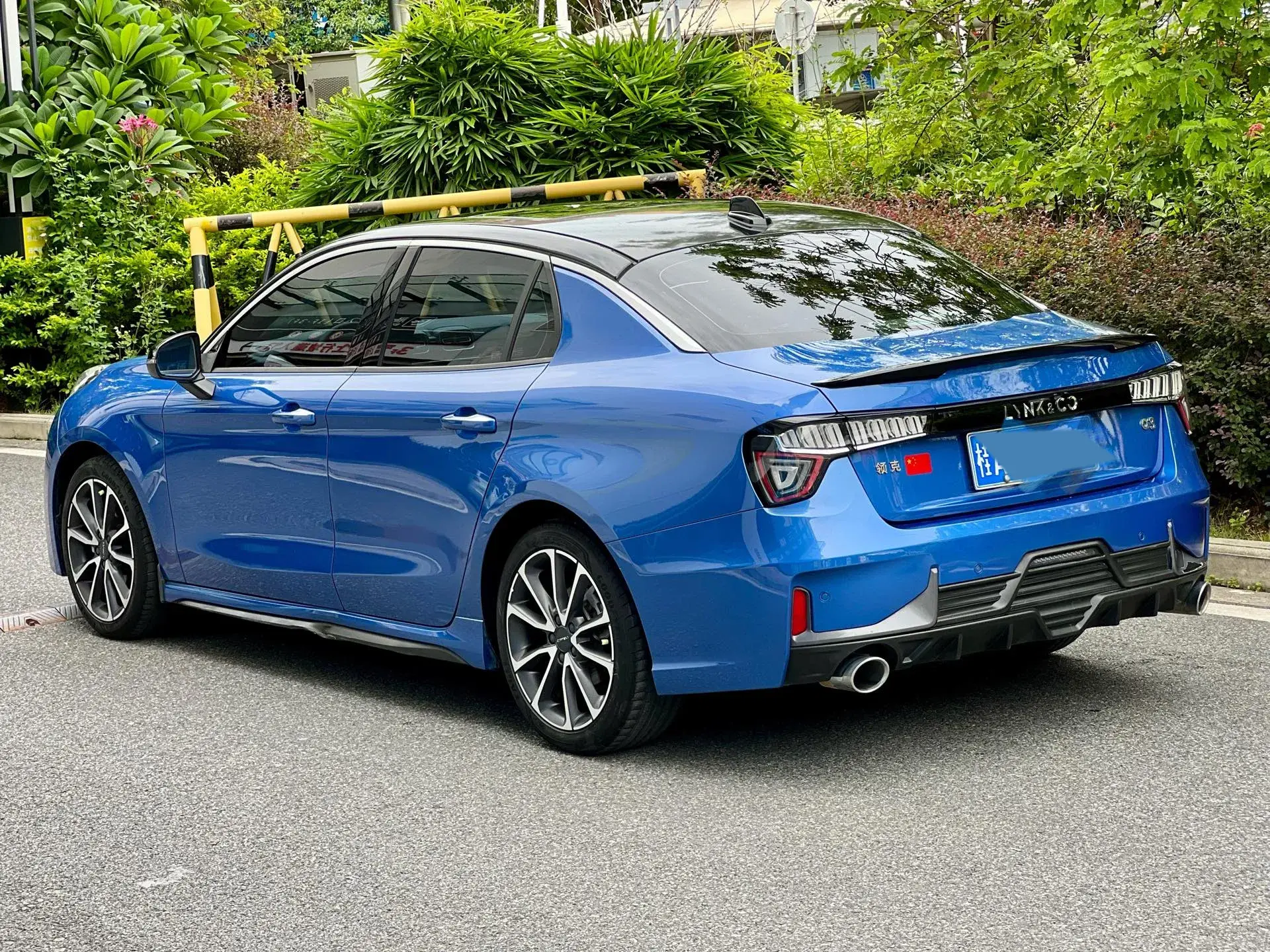 2019 LYNK&CO 03 thumbnail 3