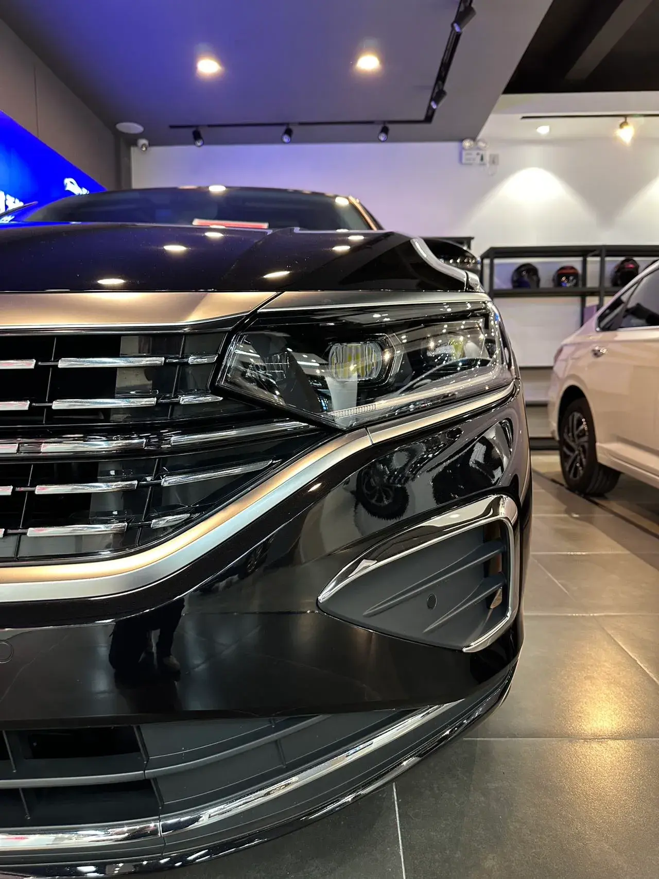 2025 VOLKSWAGEN PASSAT thumbnail 3