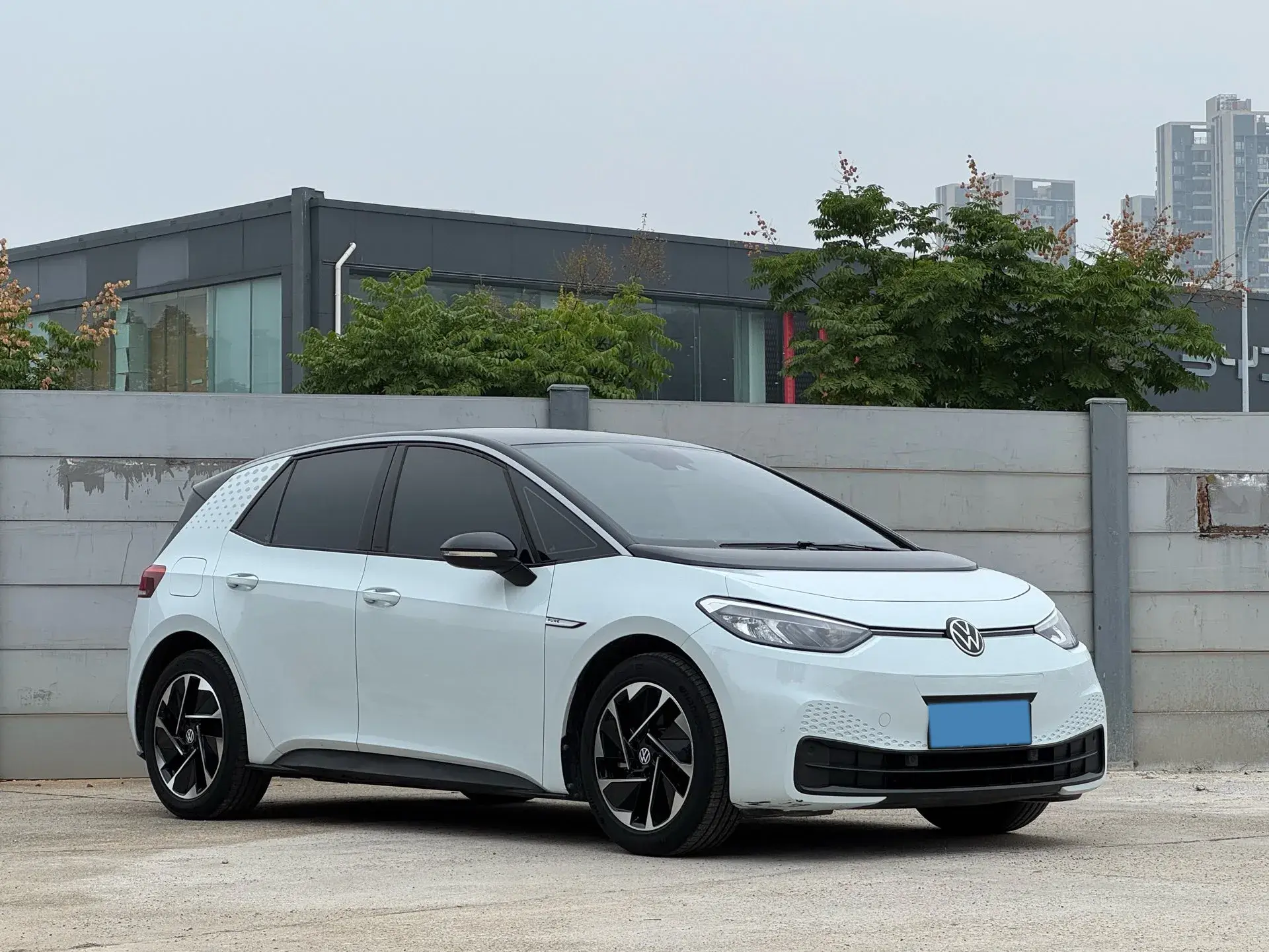 2023 VOLKSWAGEN ID.3 thumbnail 3