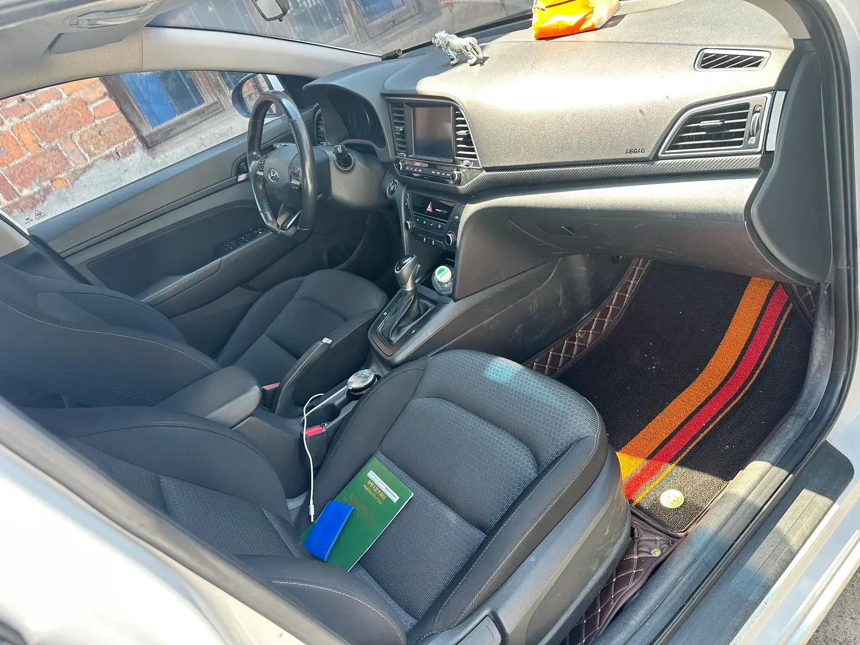 2018 HYUNDAI ELANTRA thumbnail 3