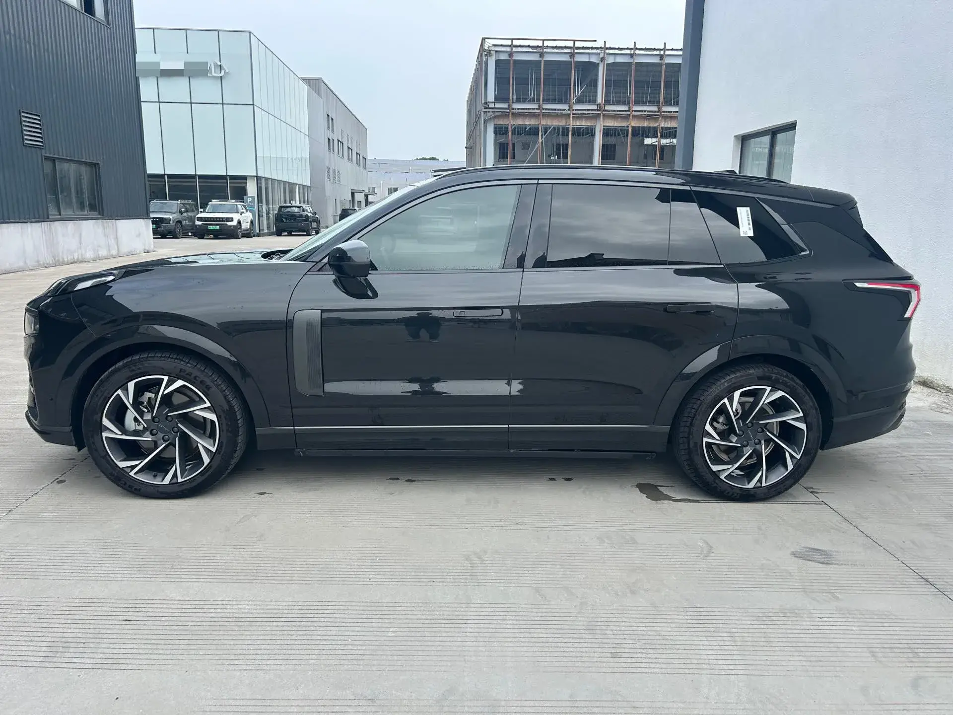 2021 LYNK&CO 09 thumbnail 3