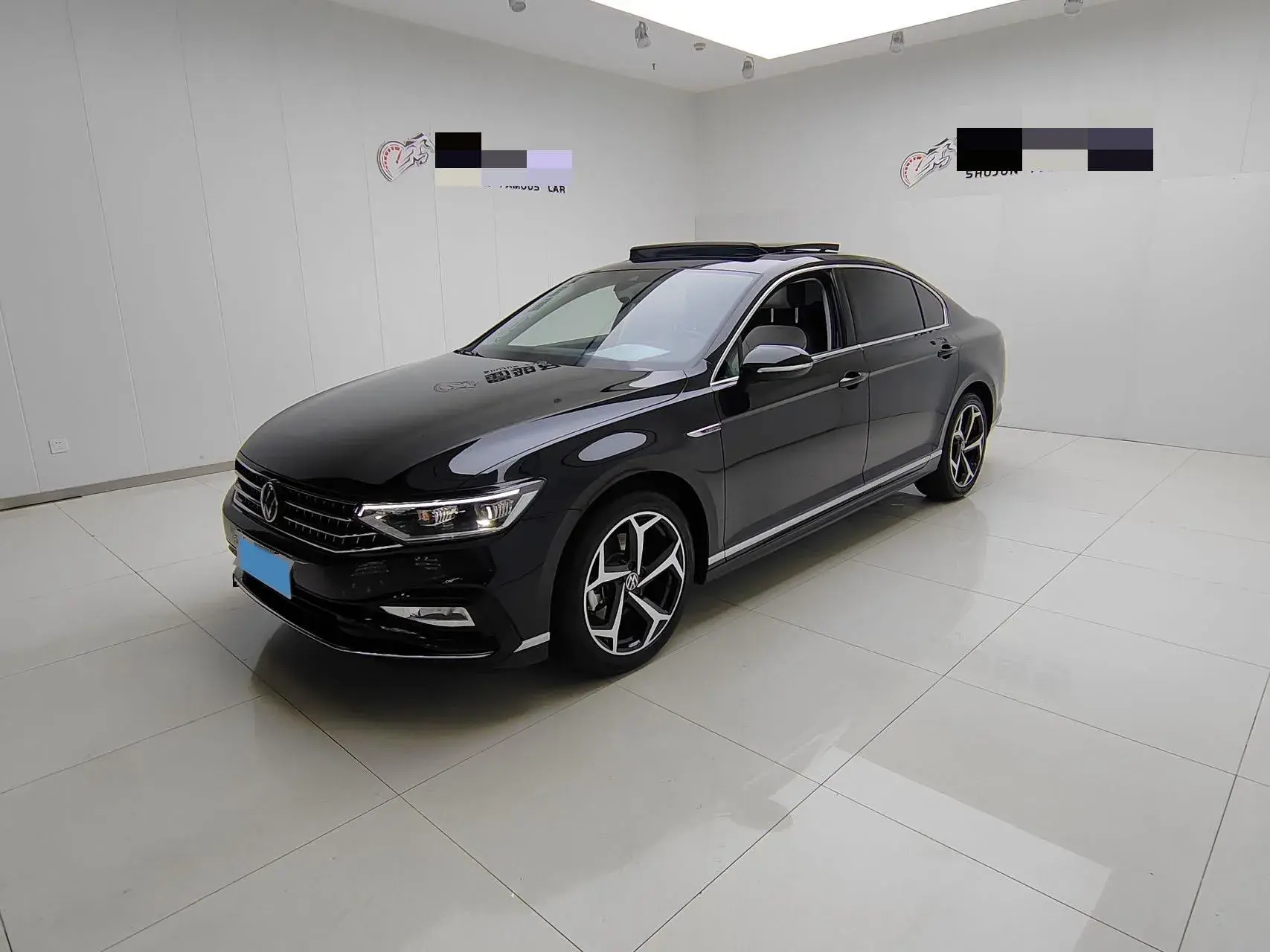 2023 VOLKSWAGEN MAGOTAN view 1