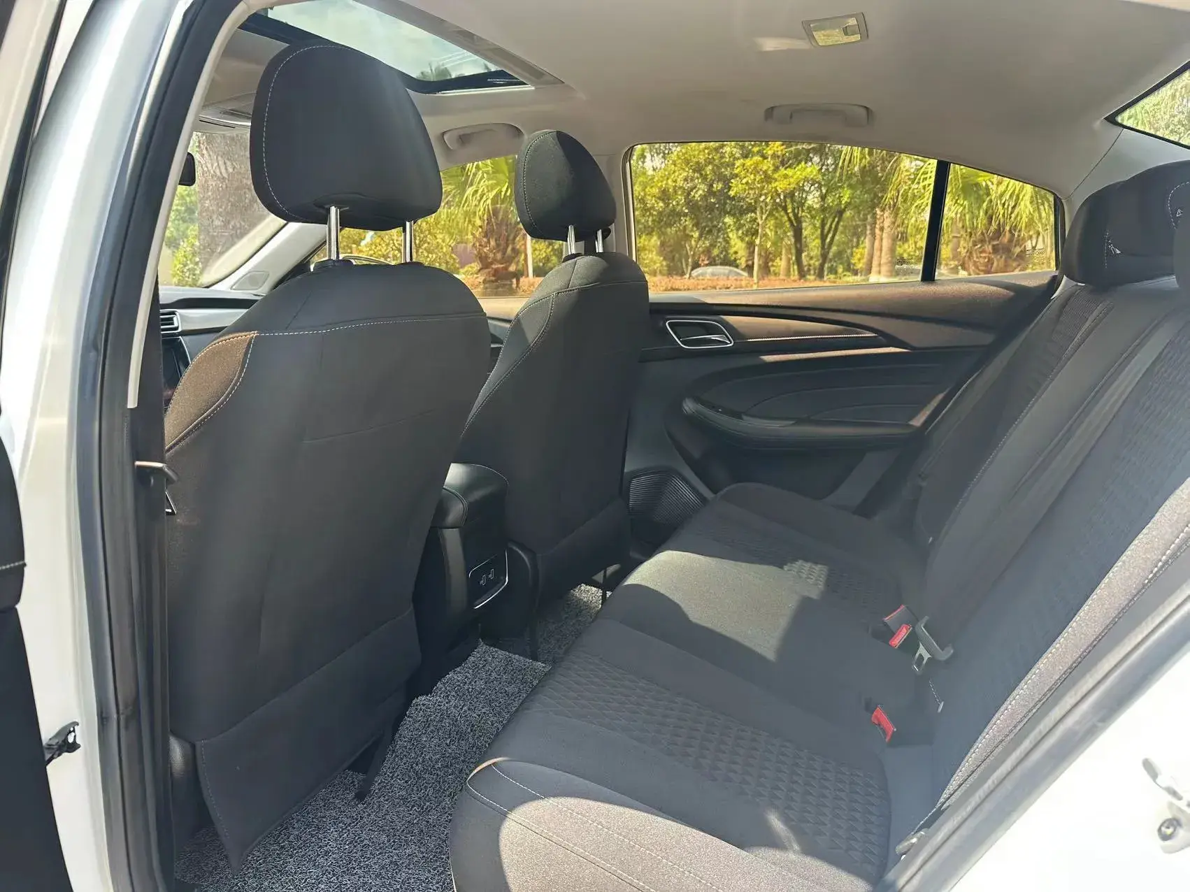 2019 ROEWE I5 thumbnail 3