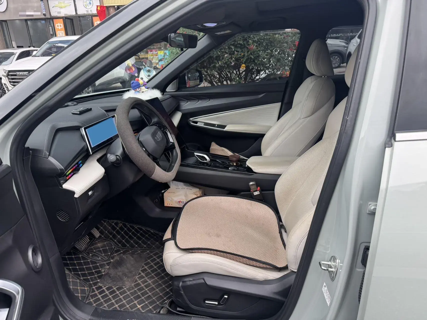 2023 GEELY AZKARRA thumbnail 3