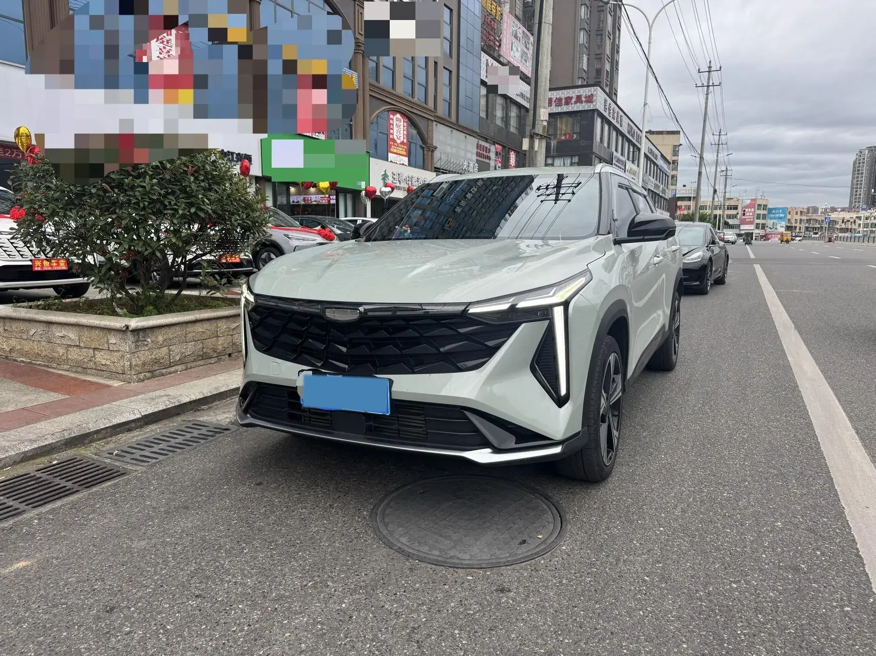 2023 GEELY AZKARRA view 1