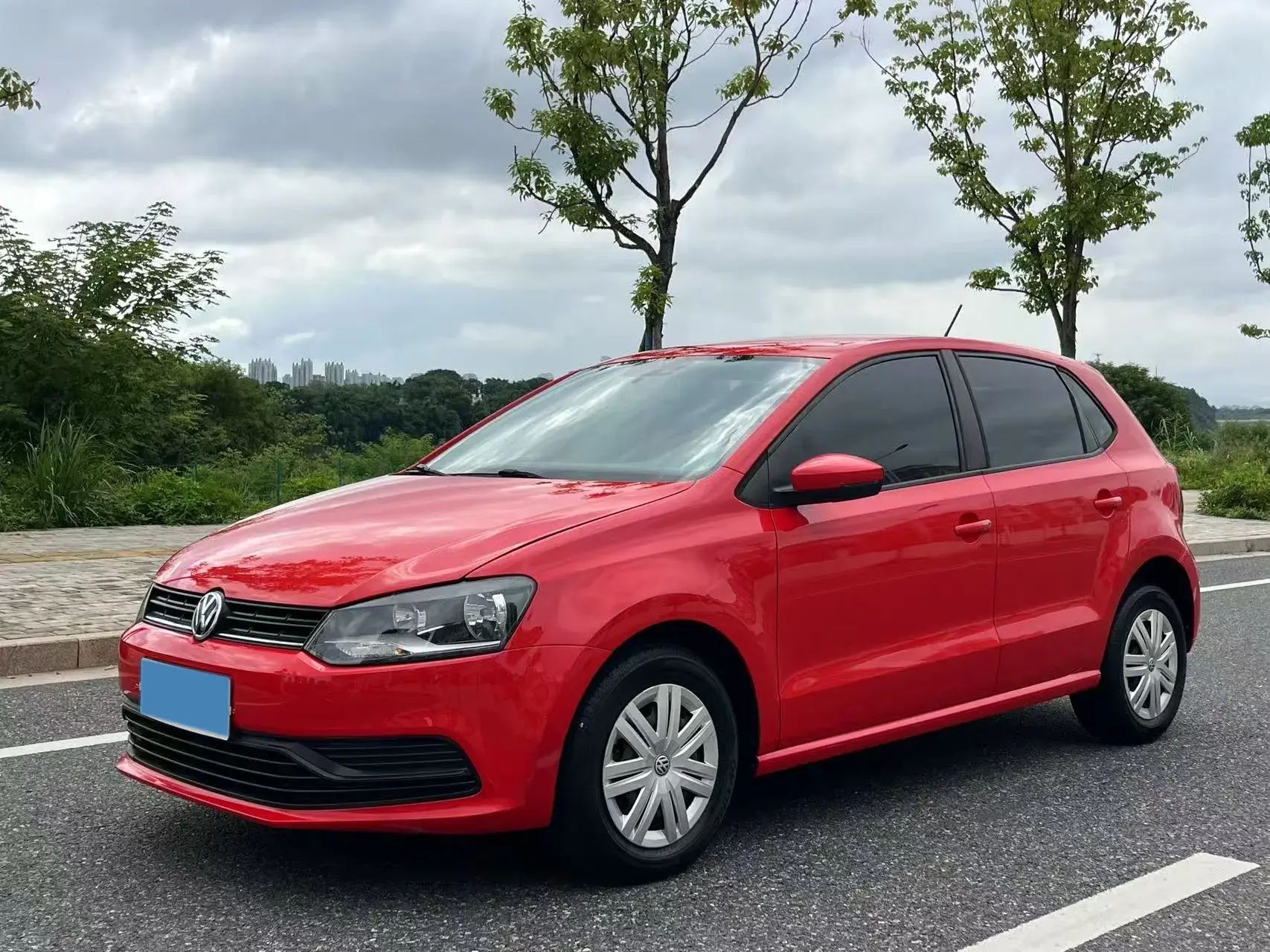 2016 VOLKSWAGEN POLO view 1