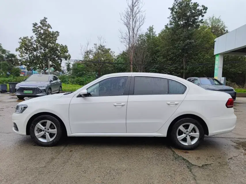 2019 VOLKSWAGEN LAVIDA thumbnail 3