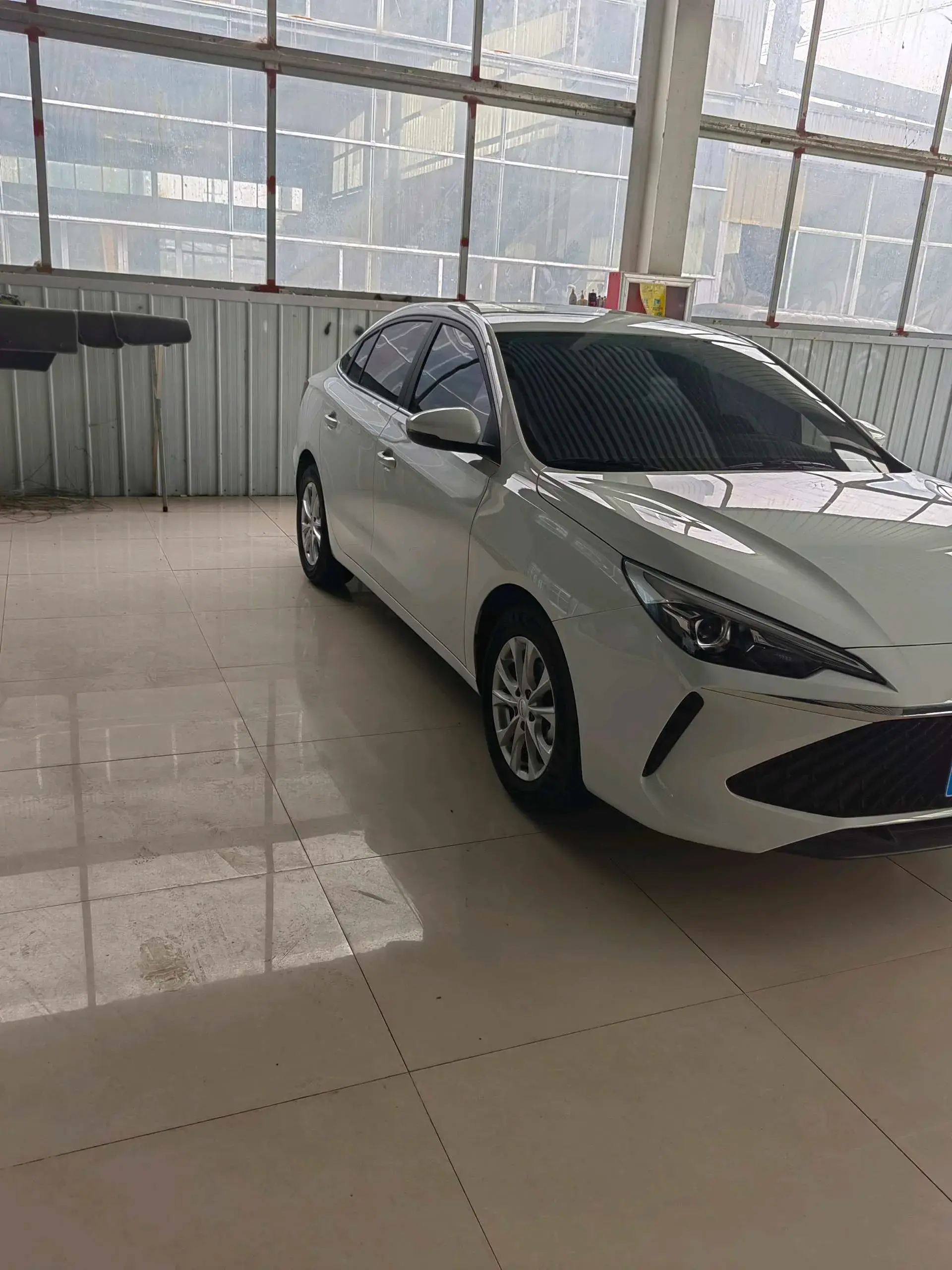 2023 ROEWE I5 thumbnail 2