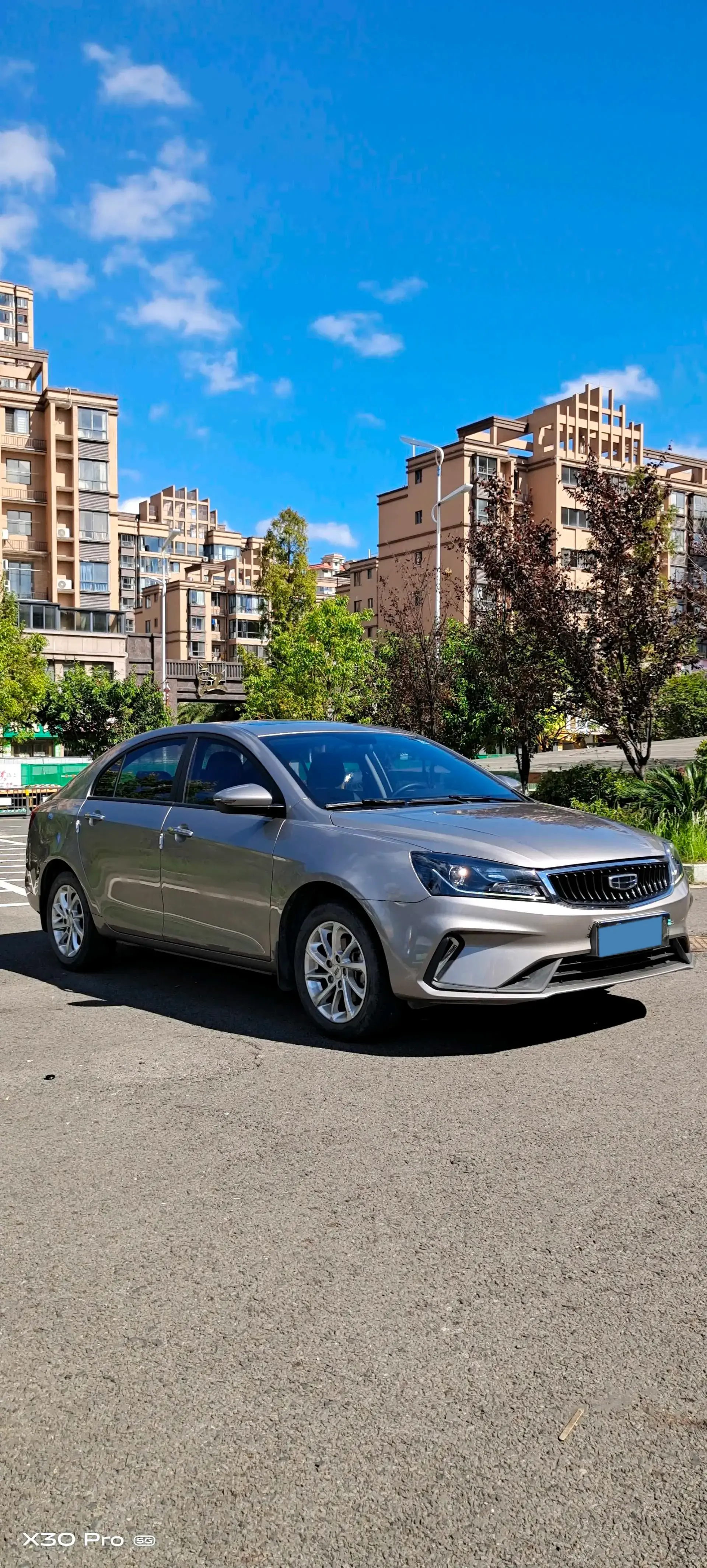 2021 GEELY EMGRAND thumbnail 3