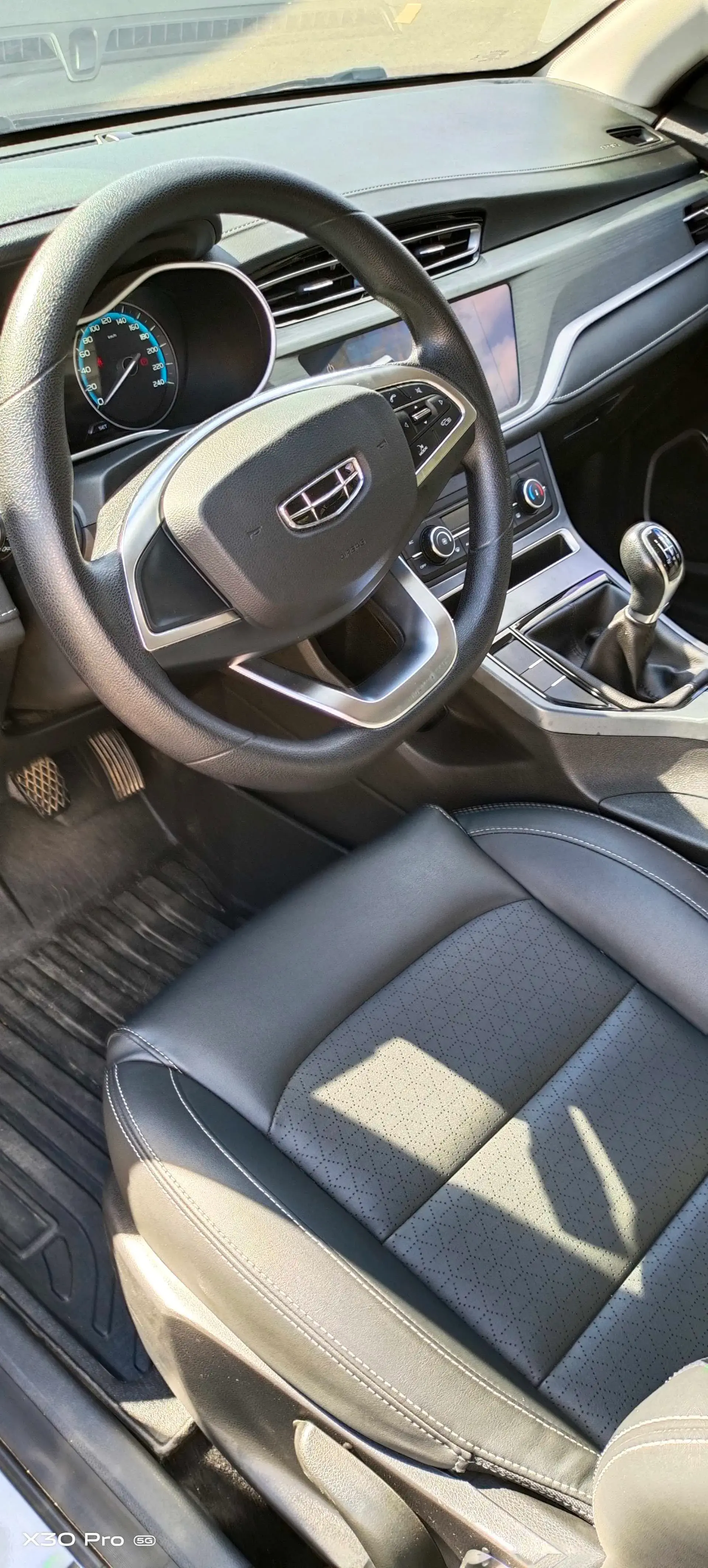 2021 GEELY EMGRAND thumbnail 4