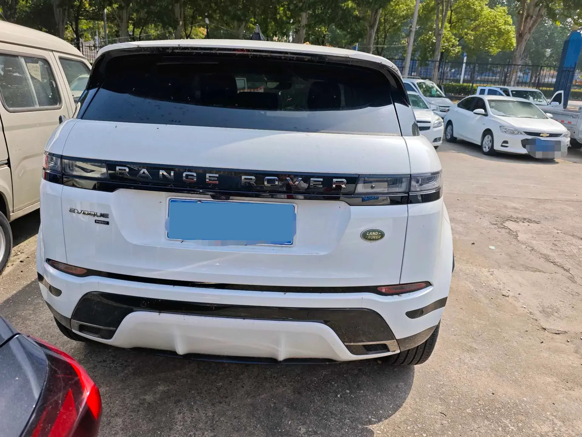 2022 LAND ROVER thumbnail 3