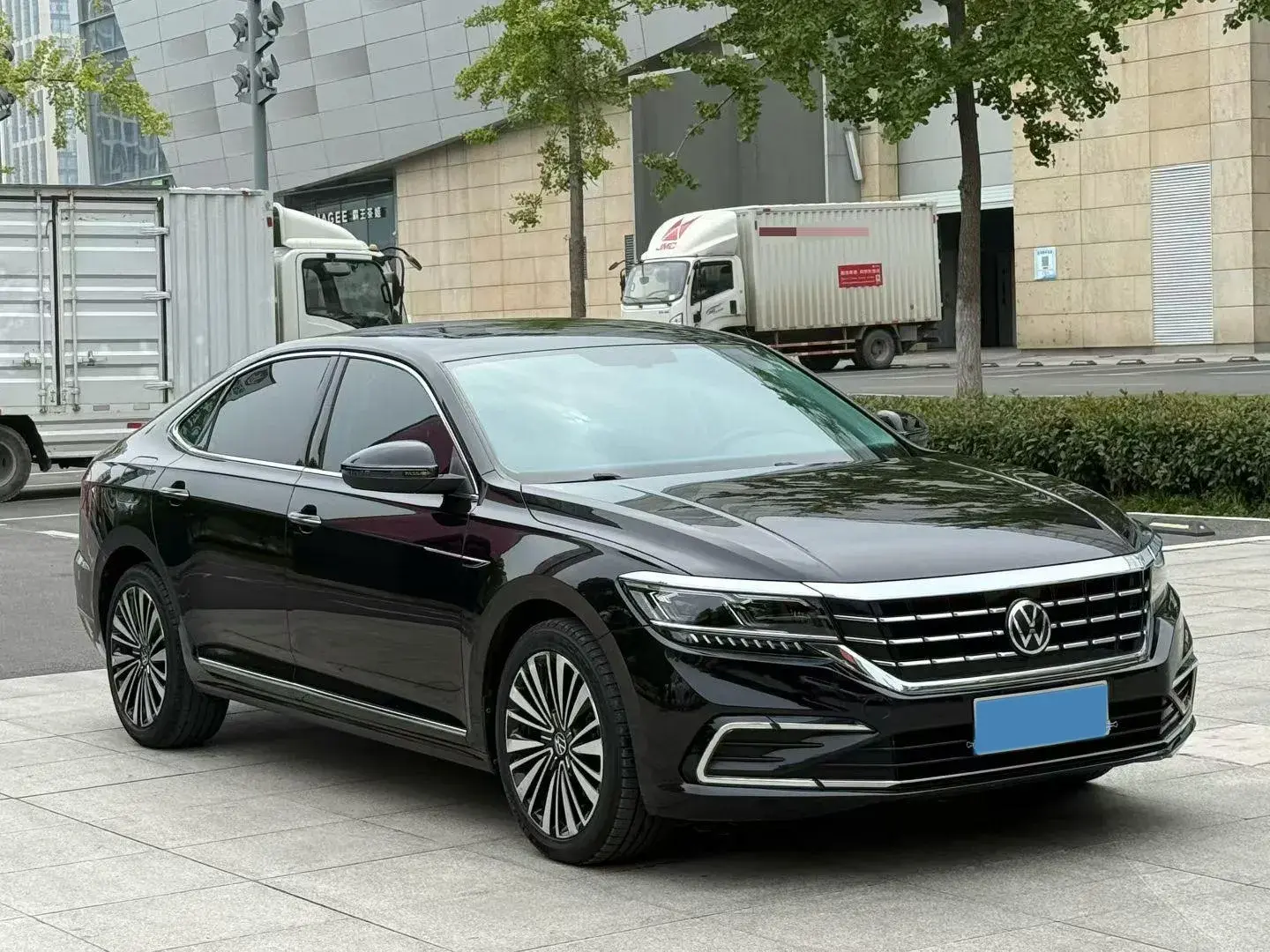 2021 VOLKSWAGEN PASSAT thumbnail 3