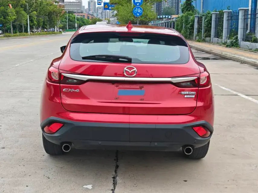 2018 MAZDA CX-4 thumbnail 4