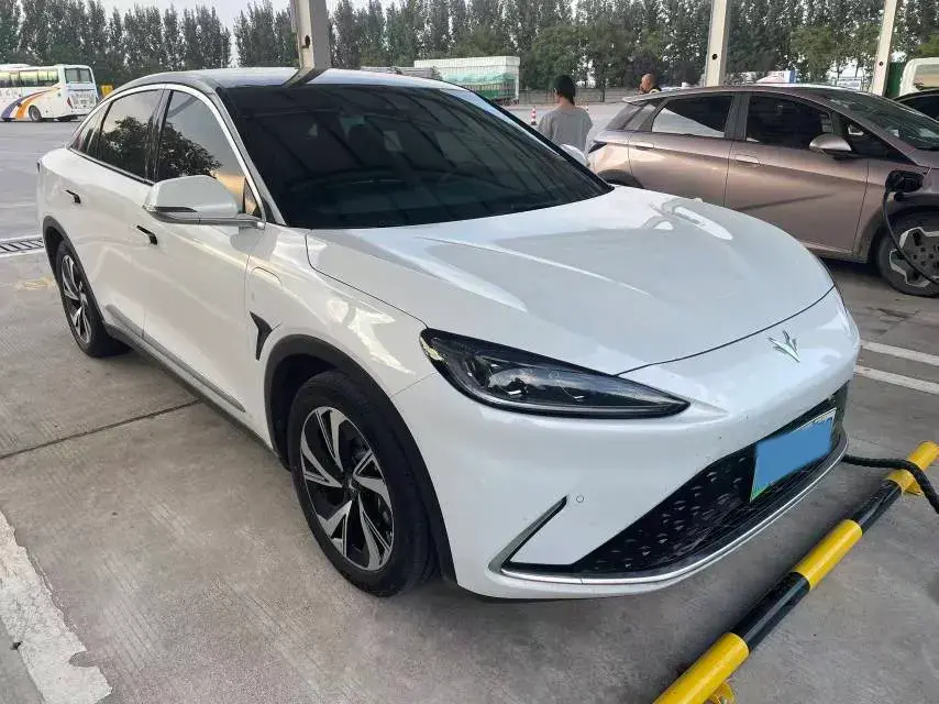 2022 ARCFOX ΑS thumbnail 2