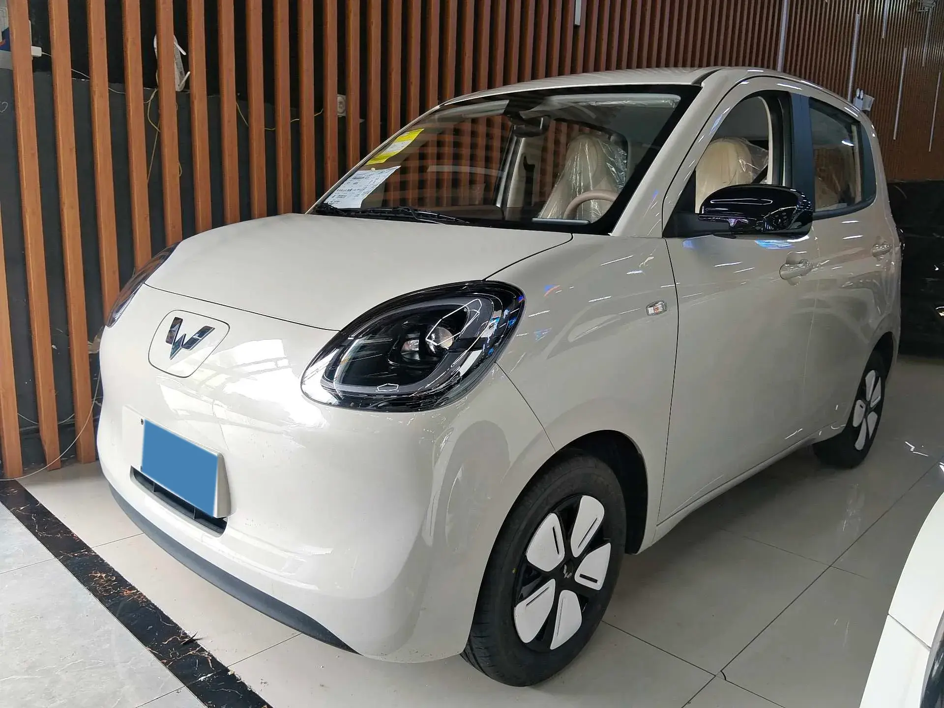 2025 WULING HONGGUANG view 1