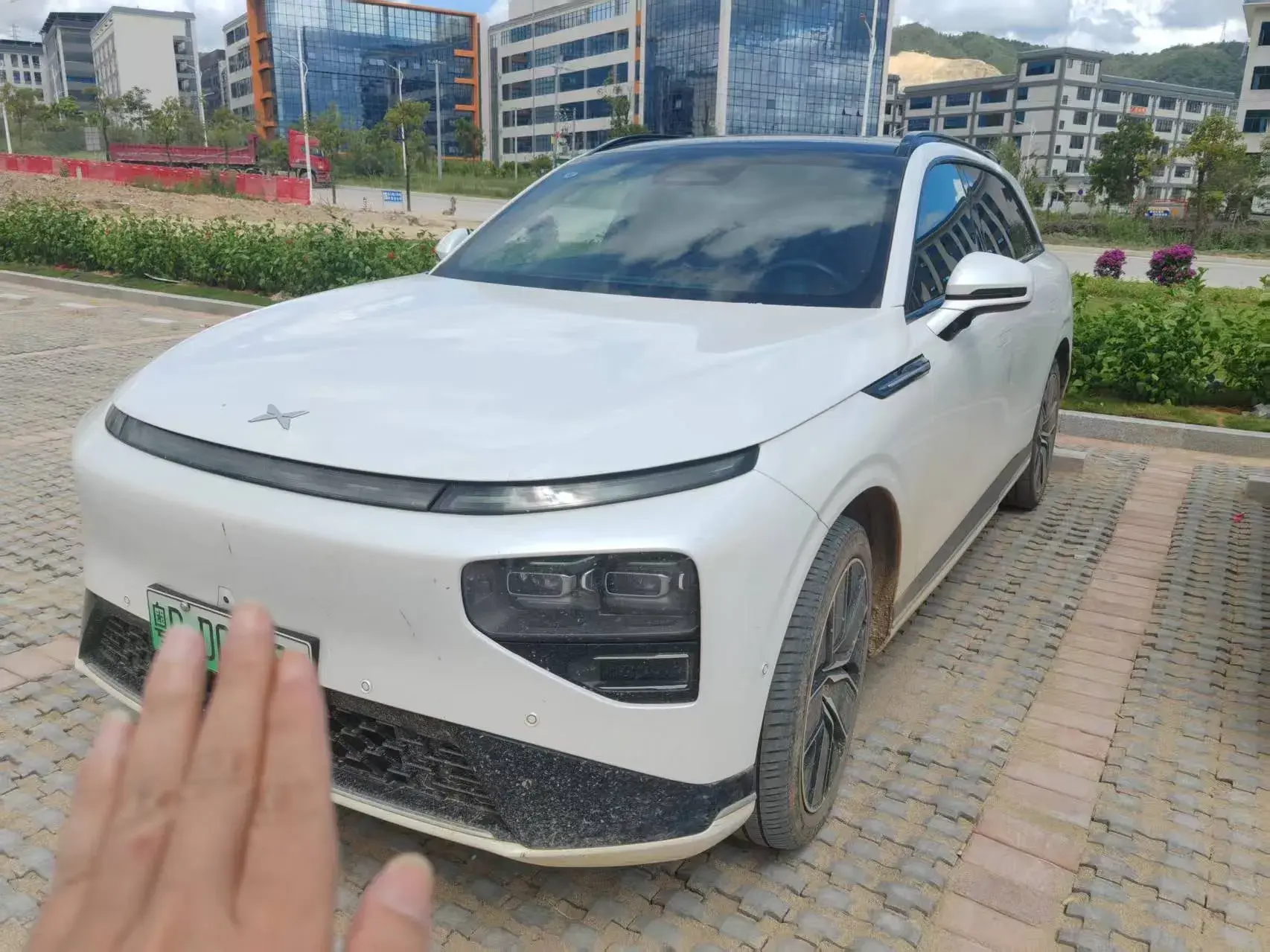 2022 XPENG G9 view 1