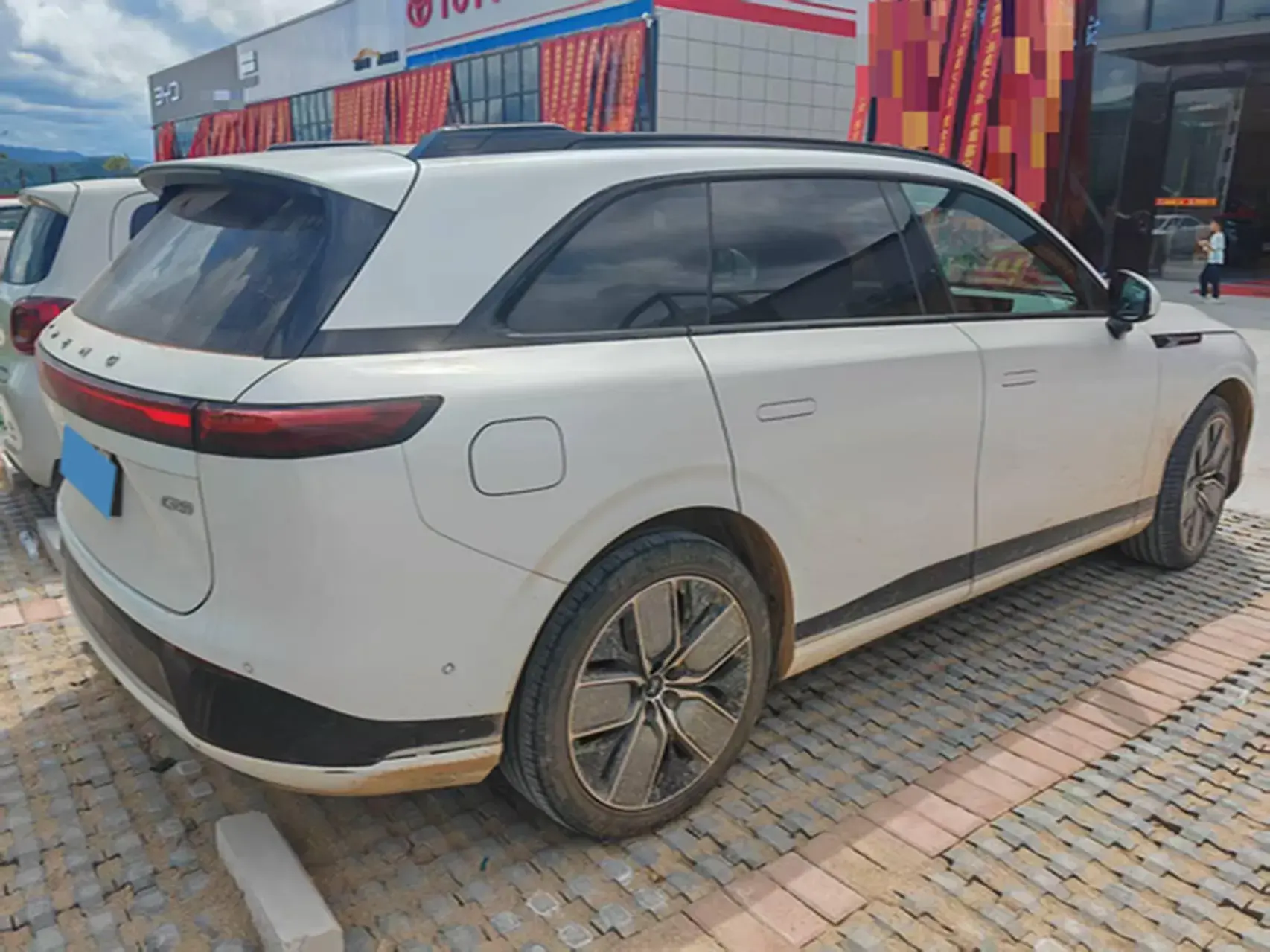 2022 XPENG G9 thumbnail 4