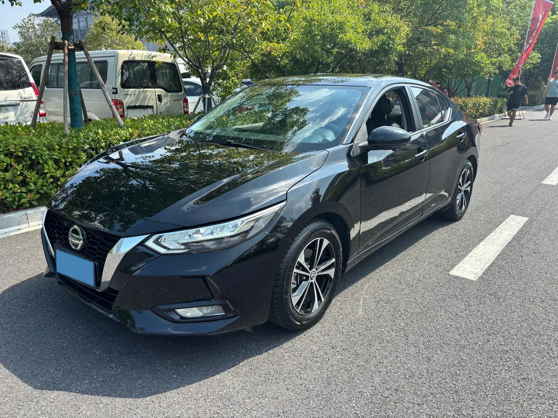 2021 NISSAN SYLPHY view 1