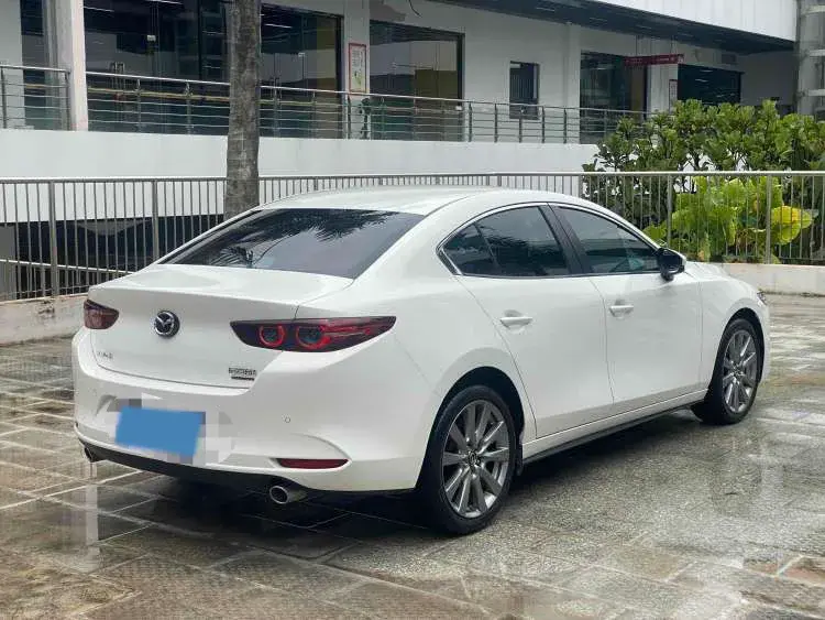2022 MAZDA 3 thumbnail 4