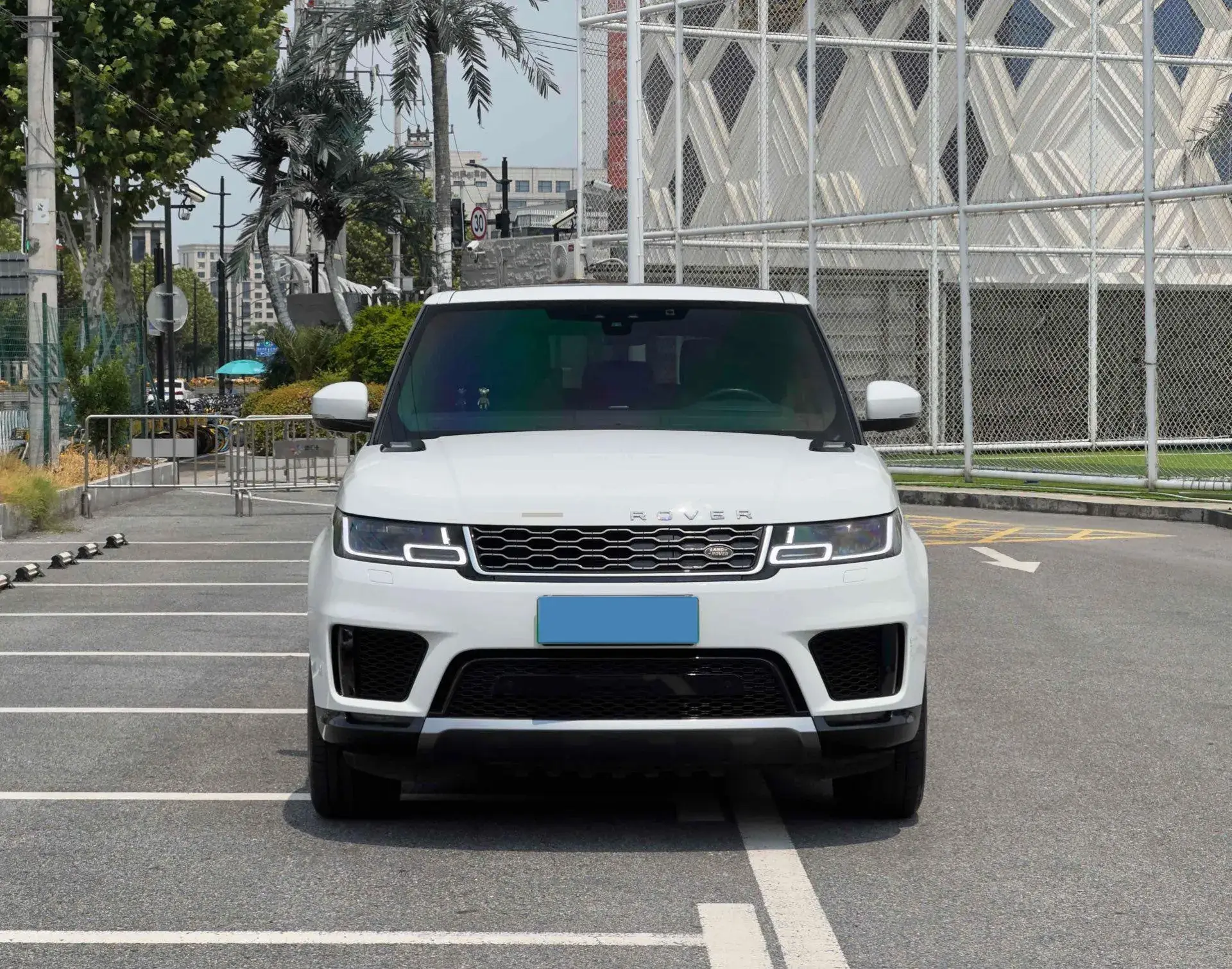 2018 LAND ROVER thumbnail 2