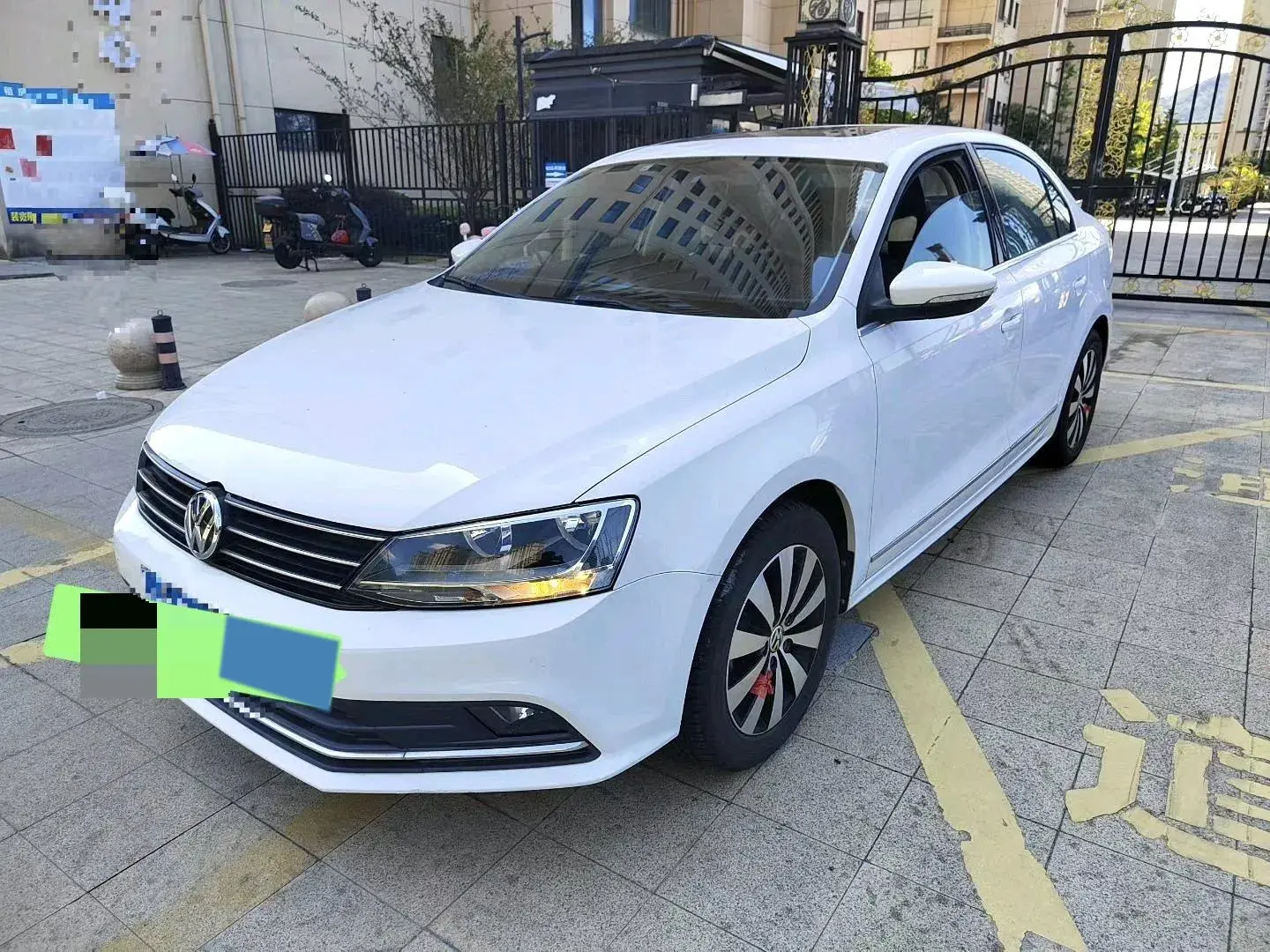 2018 VOLKSWAGEN SAGITAR view 1