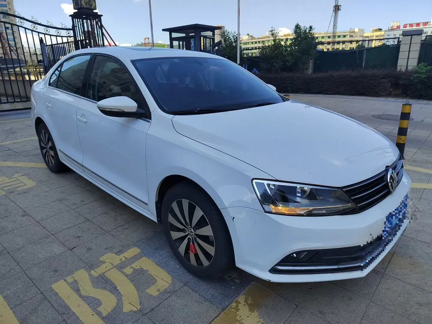 2018 VOLKSWAGEN SAGITAR thumbnail 3