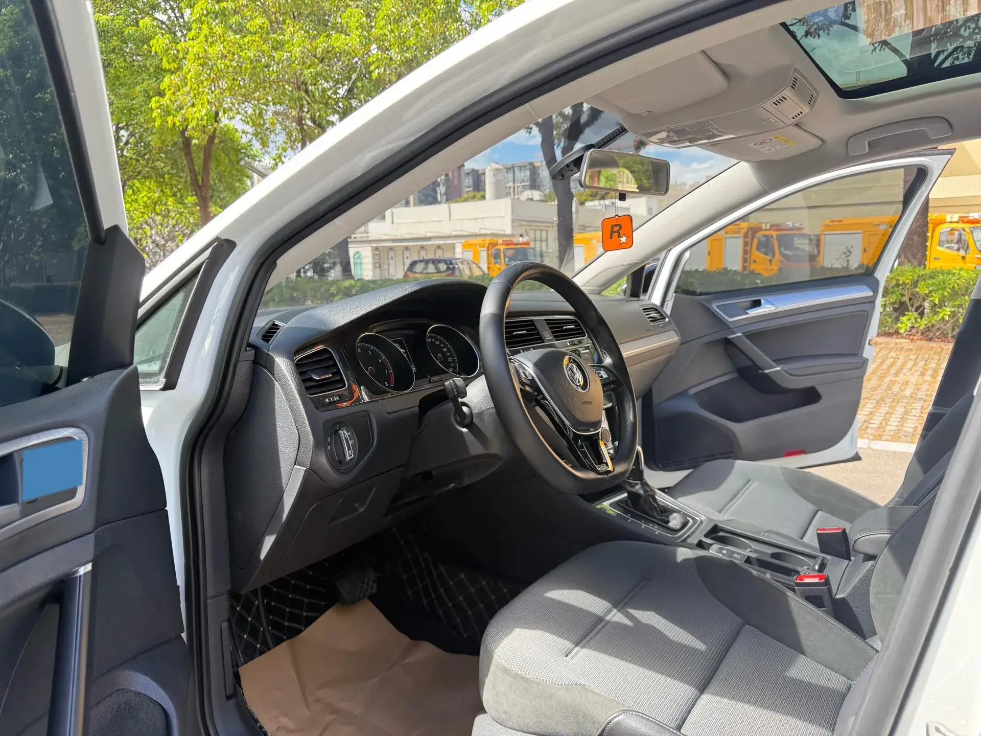 2018 VOLKSWAGEN GOLF thumbnail 4