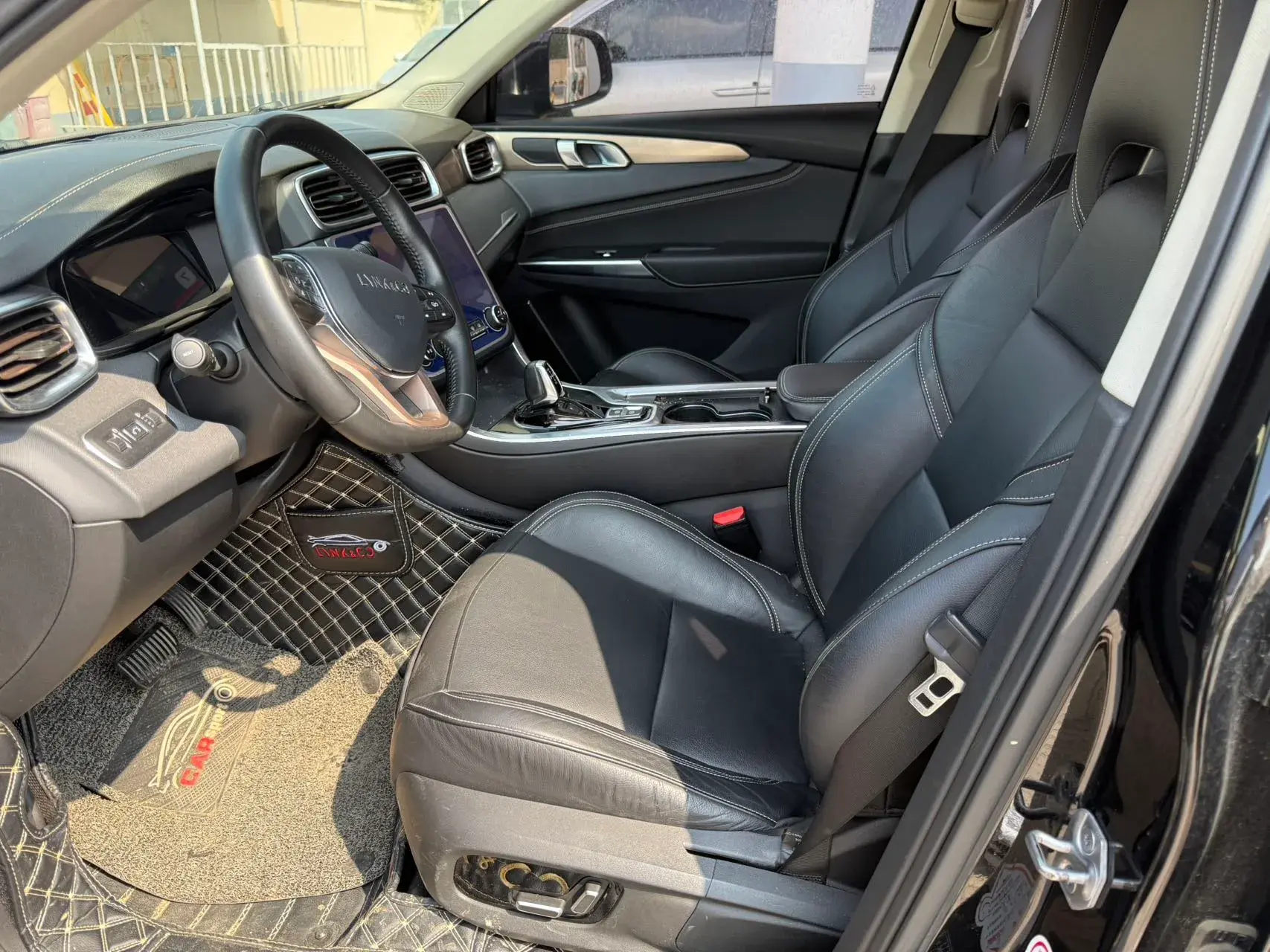 2018 LYNK&CO 01 thumbnail 3