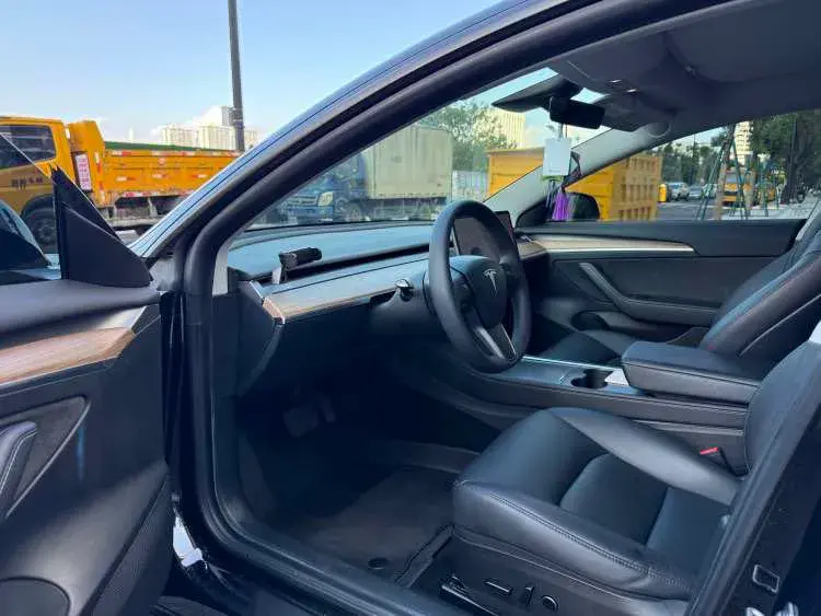 2021 TESLA MODEL thumbnail 4