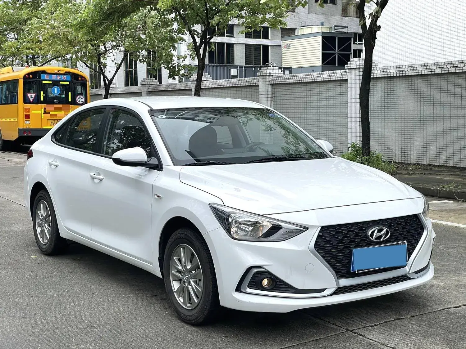 2017 HYUNDAI CELESTA thumbnail 3
