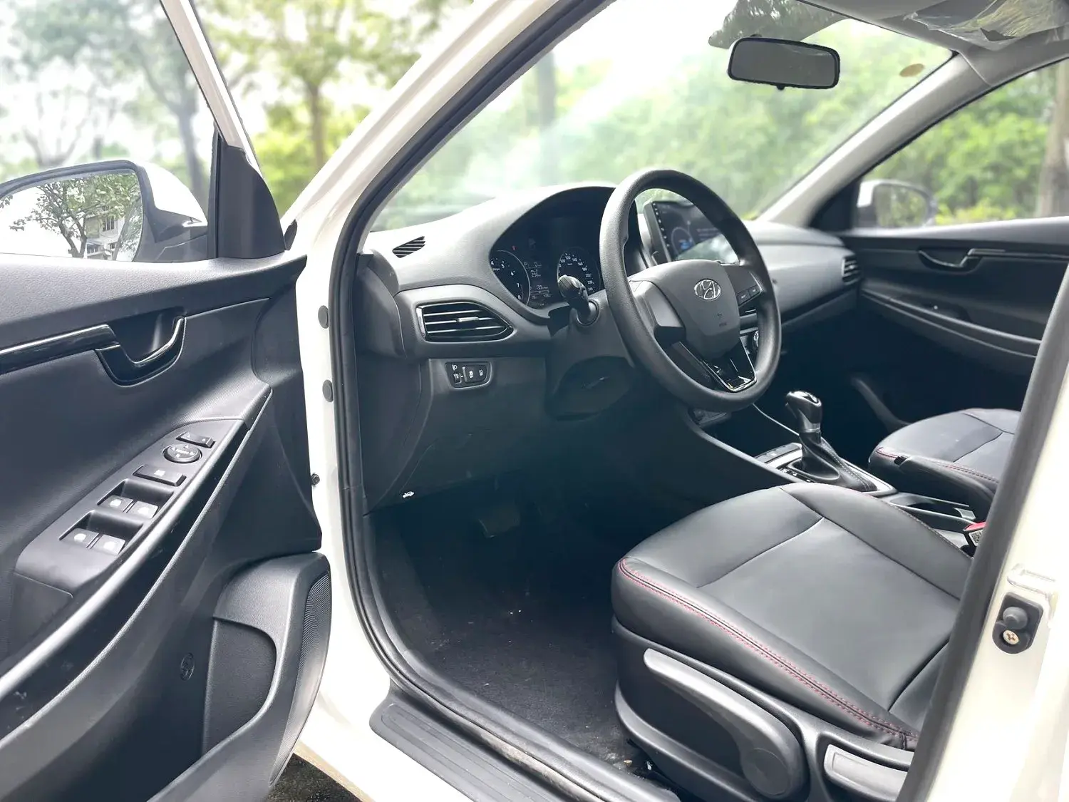 2017 HYUNDAI CELESTA thumbnail 4