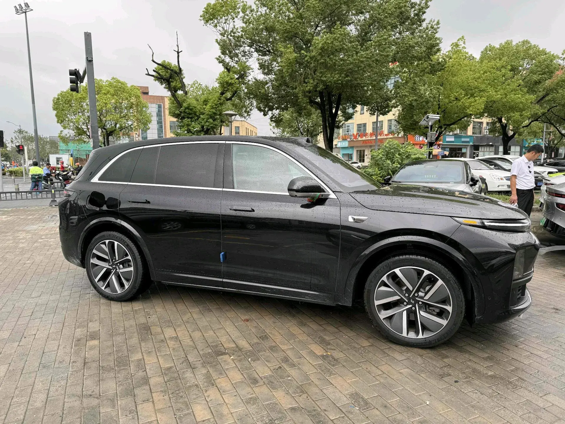 2025 LI L7 thumbnail 3