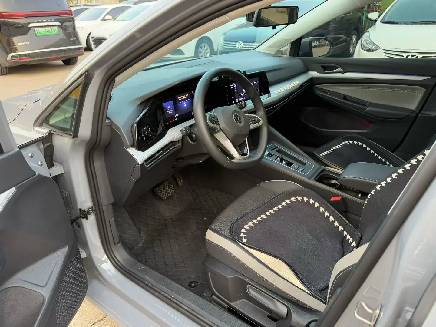 2023 VOLKSWAGEN GOLF thumbnail 2