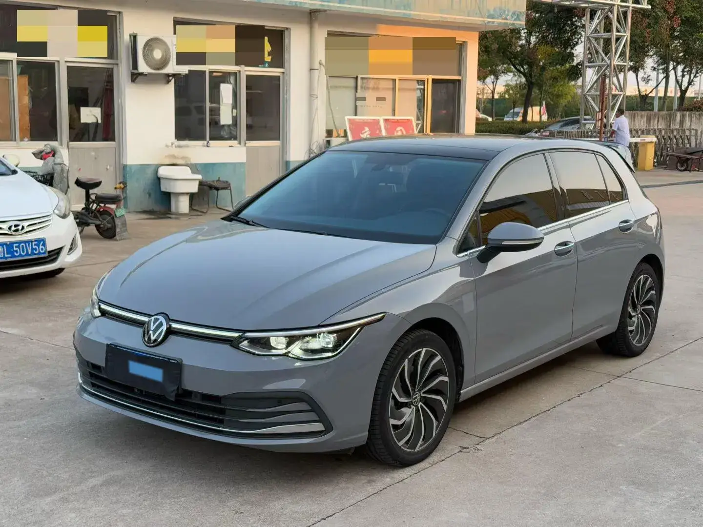 2023 VOLKSWAGEN GOLF view 1