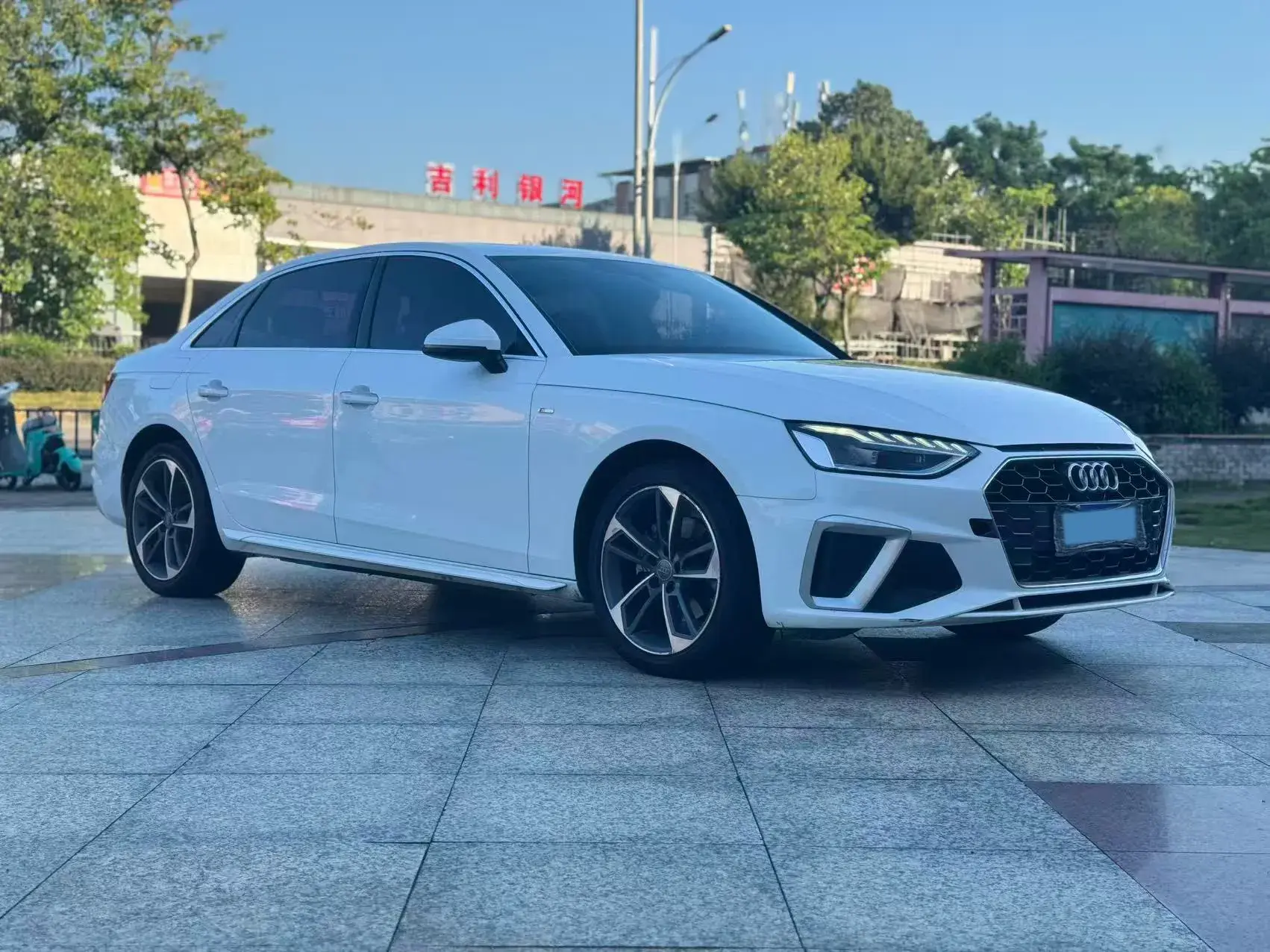 2021 AUDI A4L thumbnail 3