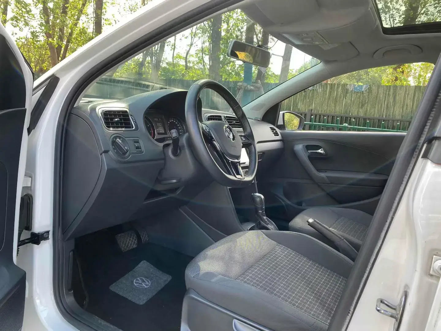 2016 VOLKSWAGEN POLO thumbnail 4