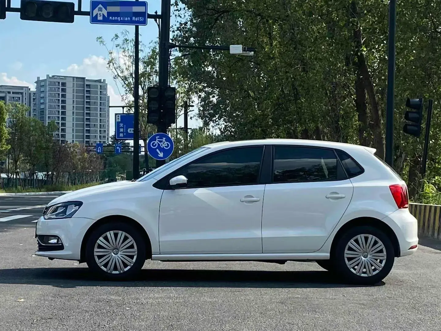 2016 VOLKSWAGEN POLO thumbnail 3