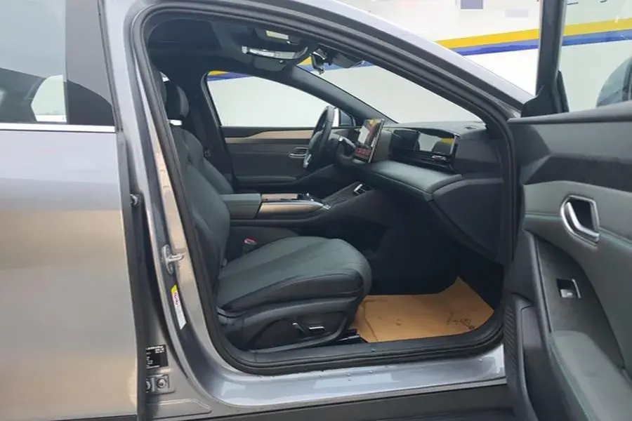 2025 BYD QINL thumbnail 4