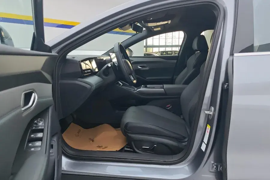 2025 BYD QINL thumbnail 3