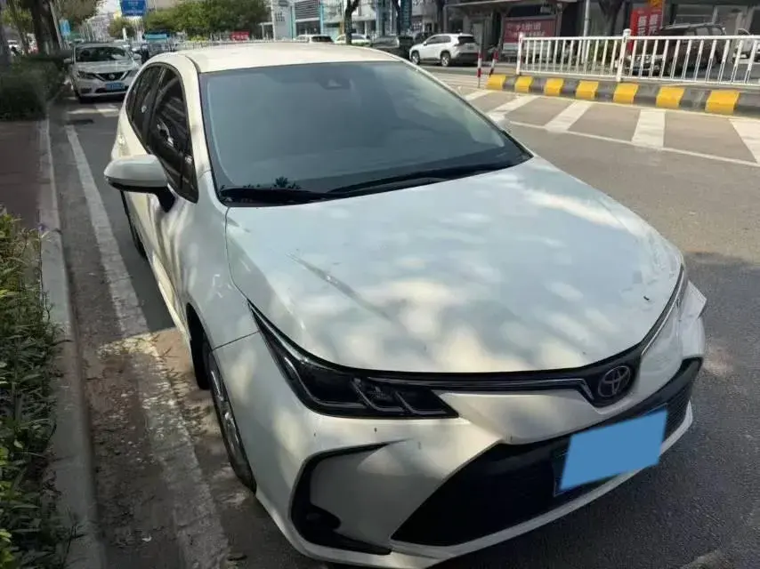 2022 TOYOTA COROLLA thumbnail 2