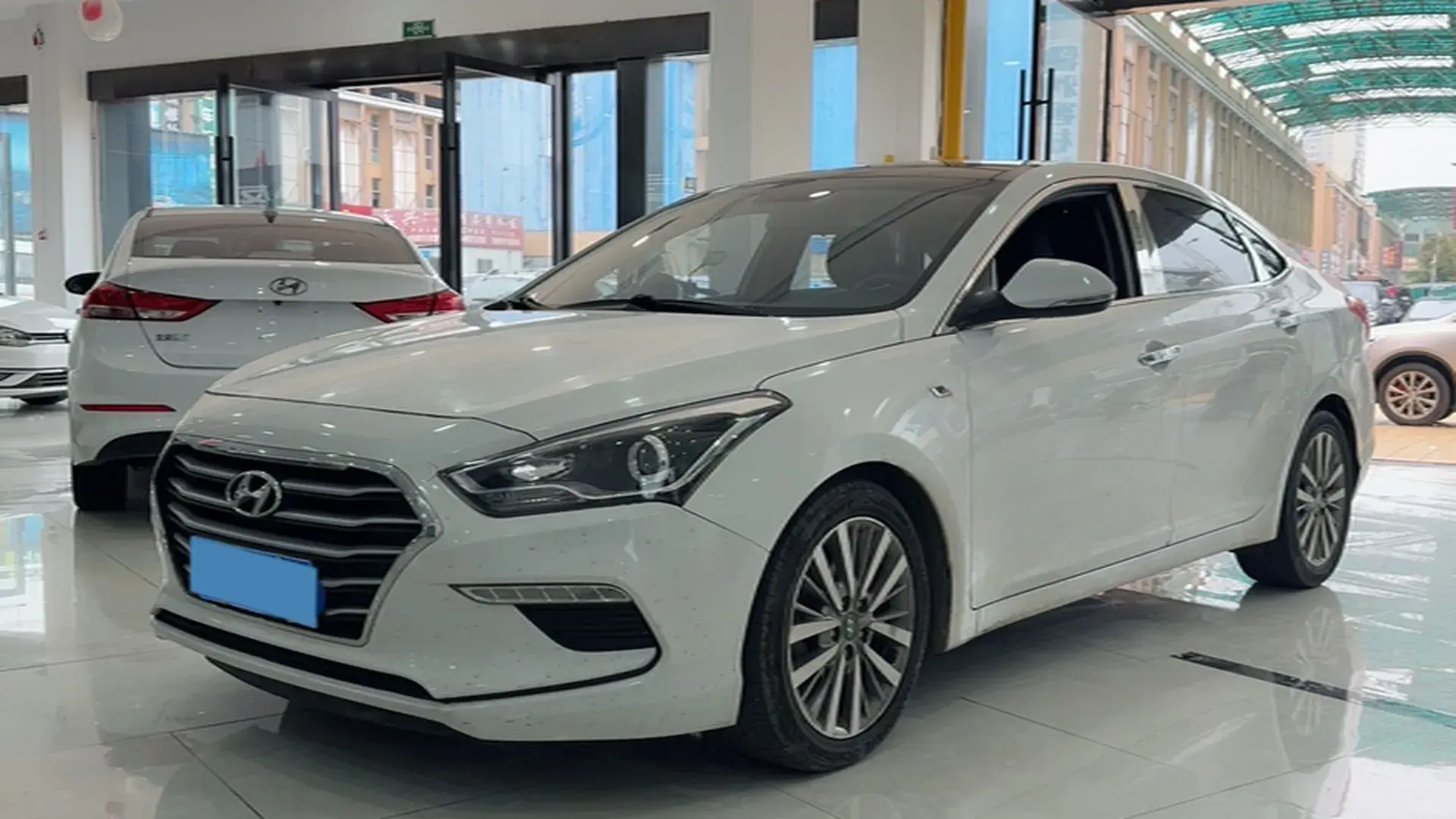 2019 HYUNDAI MISTRA view 1