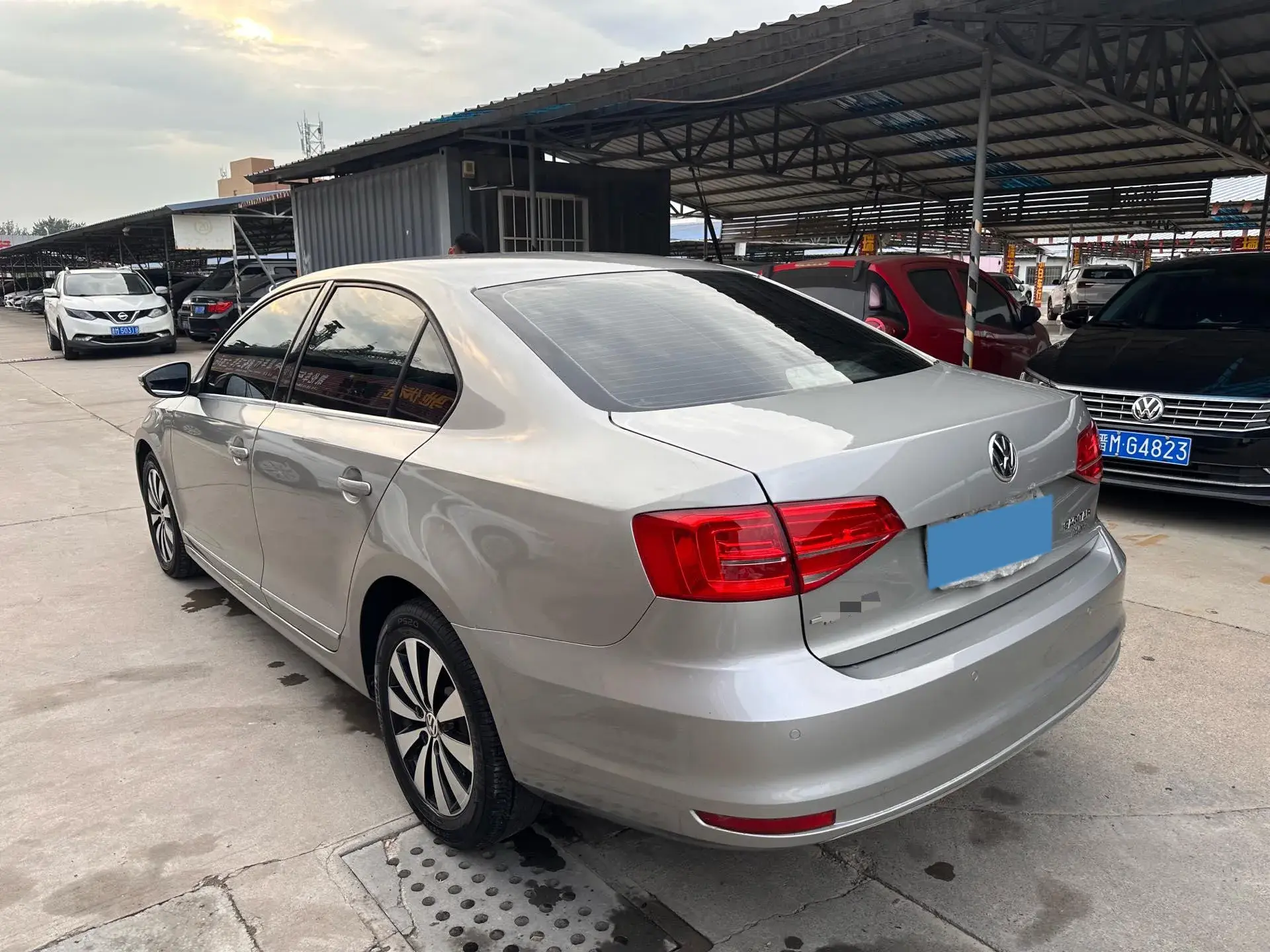 2017 VOLKSWAGEN SAGITAR thumbnail 4