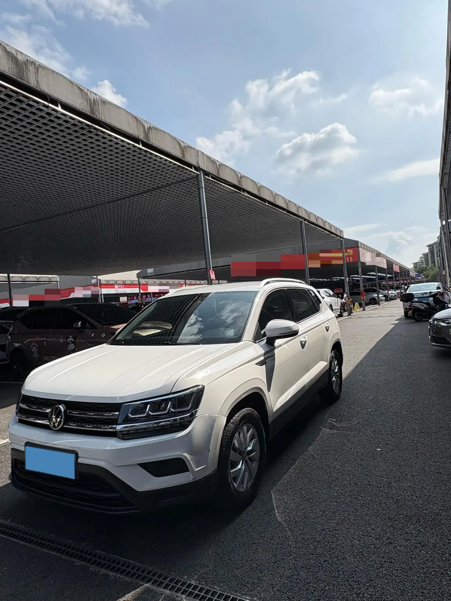 2022 VOLKSWAGEN THARU view 1