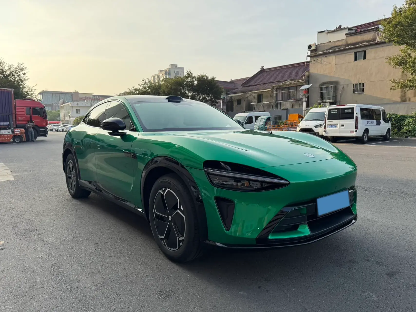 2025 MI YU7 thumbnail 3