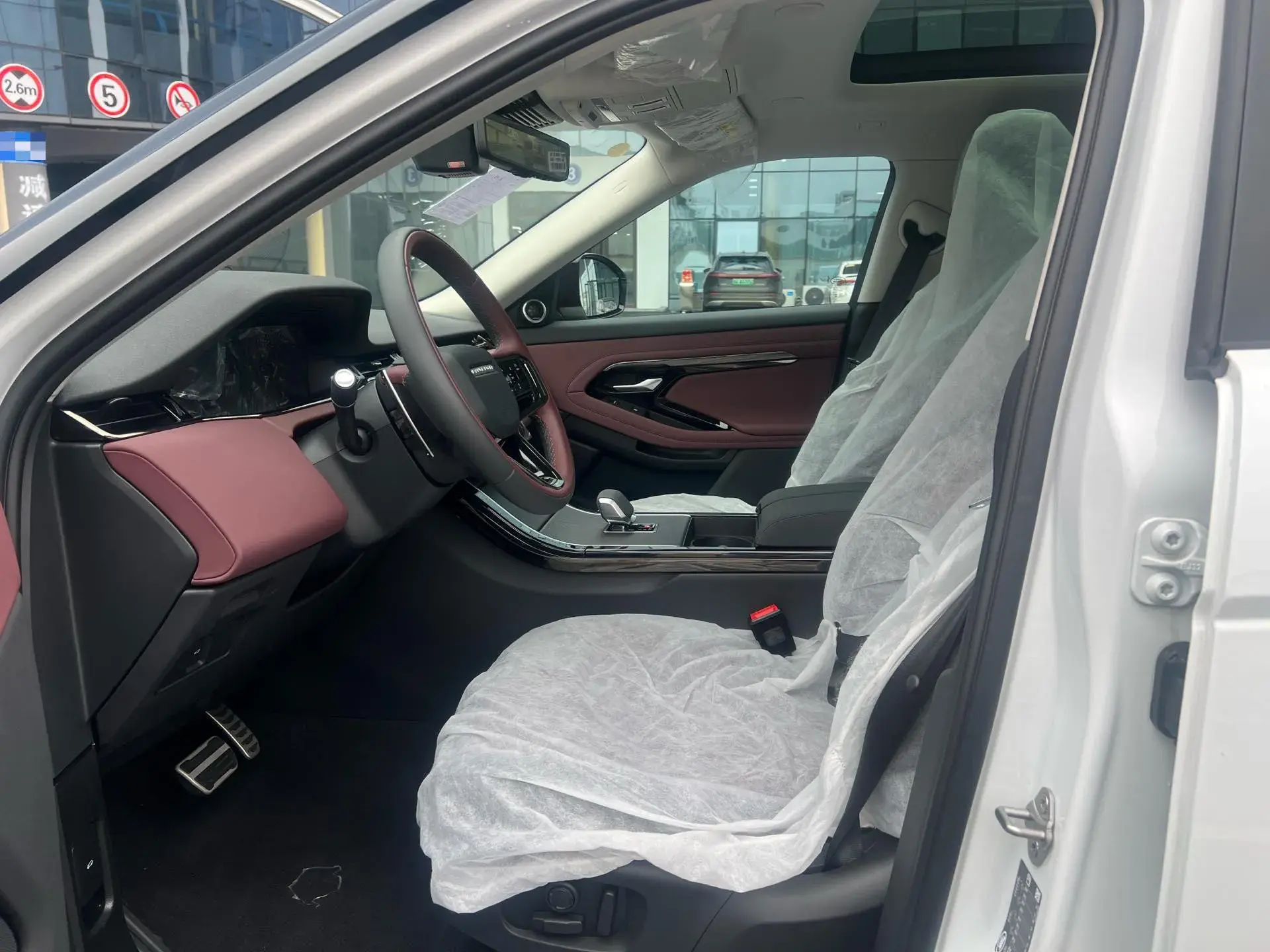 2024 LAND ROVER thumbnail 3